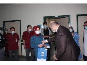 Sağlık Personeline Başkan Orhan’dan Moral Ziyareti