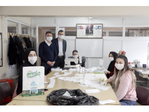 Başkan Koçhan’dan İlçe Sakinlerine Maskeli Hediye Paketi