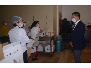 Kuşadası Belediyesi İki Ayda 4 Bin 866 Ailenin Yardımına Koştu