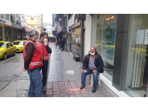 Bankaya Girmek İçin Direnen Yaşlı Adama Polis Engeli