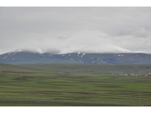 Kars’ta Yüksek Kesimlere Kar Yağdı