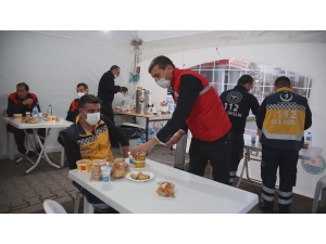 Gölbaşı Belediyesi Ekipleri Kyk Görevlileri İle İftarda Buluştu