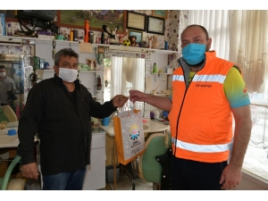 Çiğli’de Berber Ve Kuaförlere Hijyen Setleri Dağıtılmaya Başlandı