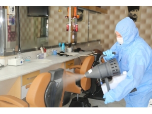 Niğde’de Berber Ve Kuaförler Dezenfekte Ediliyor