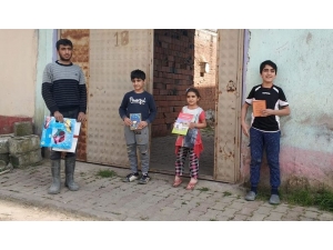 20 Yaş Altı Gençlere 3 Bin Kitap Dağıtıldı