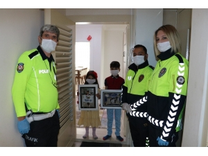 Polisten Ravza Ve Kaan Kardeşlere Sürpriz