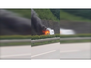 Giresun’da Hareket Halindeki Minibüs Alev Alev Yandı