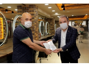 Başkan Böcek’ten Berber Ve Kuaförlere Destek