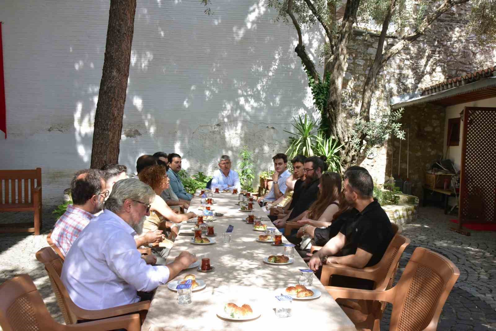 rektor-prof-dr-kacar-klasik-diller-yaz-kursu-ogrencileriyle-bulustu