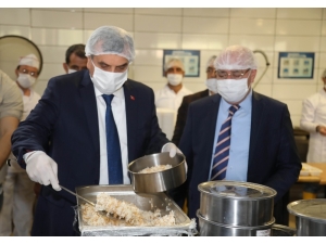 Birecik’teki Vatandaşlara Gıda Yardımı