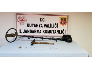 Emet’te Define Avcıları Suçüstü Yakalandı: 3 Gözaltı