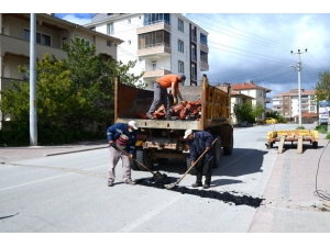 Kırşehir Belediyesi, Kilit Parke Ve Yol Bakım Çalışmalarını Sürdürüyor