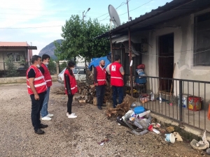 Kızılay, Kozan’da Vatandaşı Yalnız Bırakmıyor