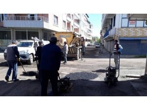 Gölbaşı Belediyesi Asfalt Çalışmaları Devam Ediyor