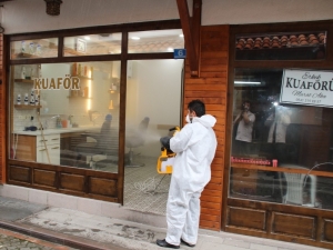 Akşehir’de Berber Ve Kuaför Salonları Dezenfekte Ediliyor
