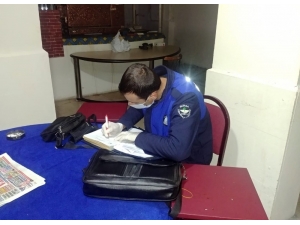 Bursa’da Kumar Oynatılan Kıraathaneye Zabıtadan Baskın