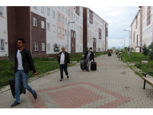 Bingöl’de Karantina Yurdunda Kalan 148 Kişi Memleketlerine Uğurlandı