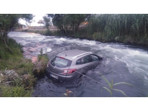 Şelaleye Uçan Otomobilden Sağ Kurtuldular