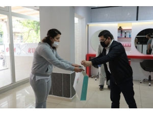 Başkan Tütüncü’den Berber Ve Kuaför Esnafına Sağlık Kiti