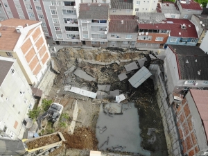 Esenler’de Çöken İstinat Duvarı Havadan Görüntülendi