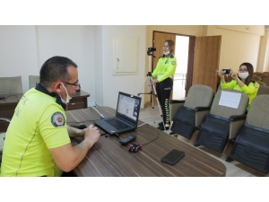 Balıkesir’de Trafik Polislerinden Evde Kalan Öğrencilere Online Trafik Eğitimi