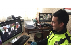 Polis Memuru Verdiği Sözünü Eba Üzerinden Yerine Getirdi