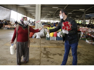Döşemealtı Belediyesi’nden Anneler Günü Jesti