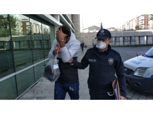 Yastık İçindeki 5 Bin Lira Hırsızlığına Gözaltı