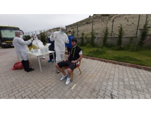Yeni Malatyaspor’da Futbolculara Ve Kulüp Çalışanlarına Korona Virüs Testi Yapıldı