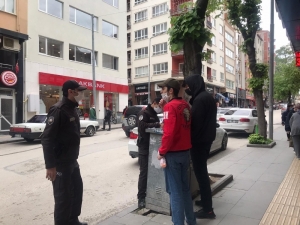 Sokağa Çıkan 20 Yaş Altı Gençlere Para Cezası