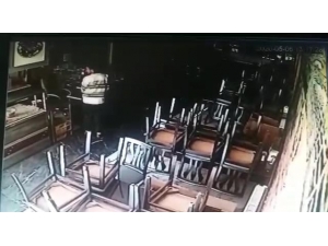 Çalışanların Dalgınlığından İstifade Ederek Kebapçıyı Soydu