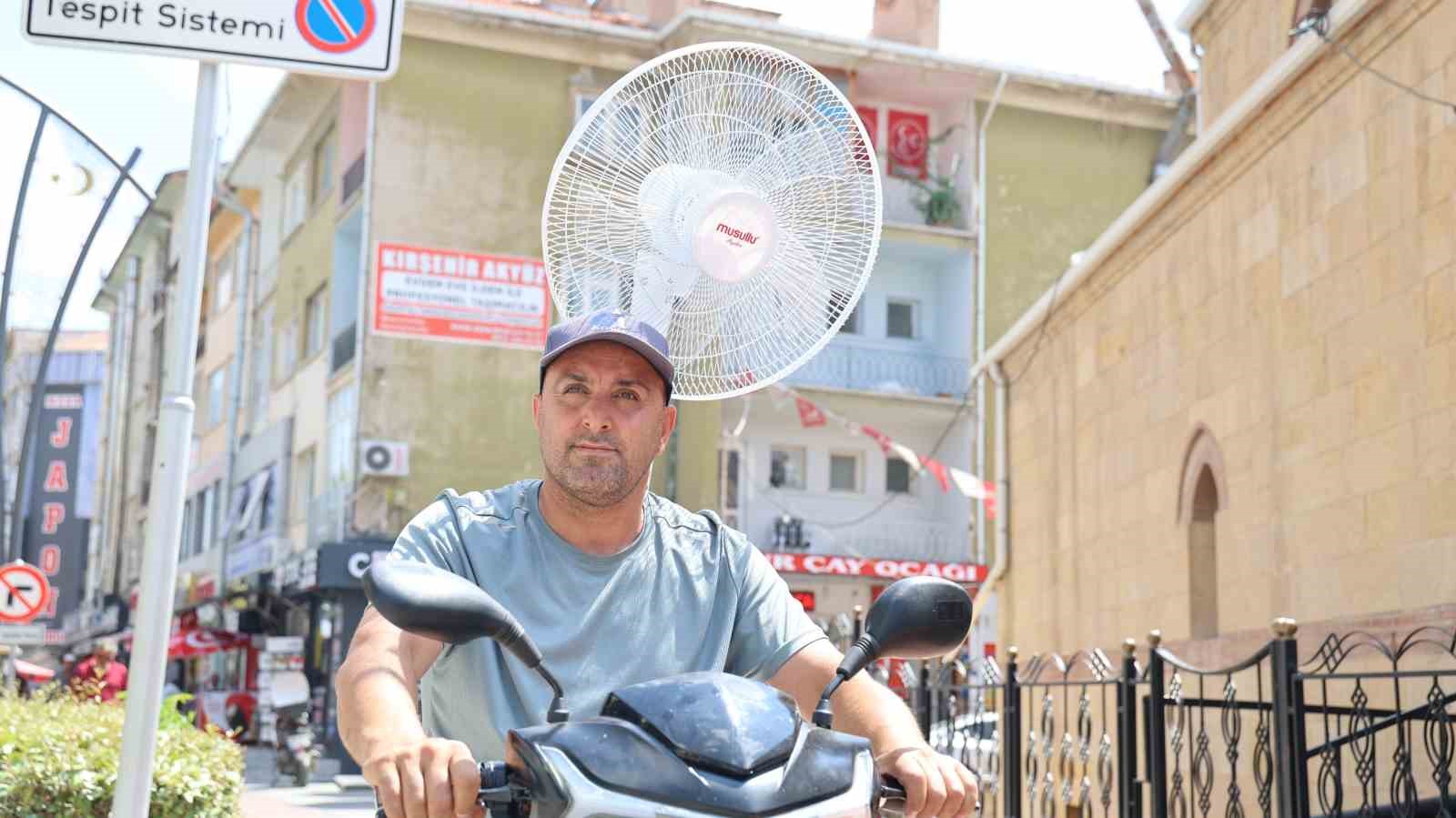 kirsehir-de-sicaktan-bunalan-vatandas-elektrikli-motoruna-vantilator-takti