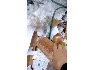 Beylikdüzü’nde Ekmeklerin Çöpe Atıldığını Gören Vatandaşlar İsyan Etti