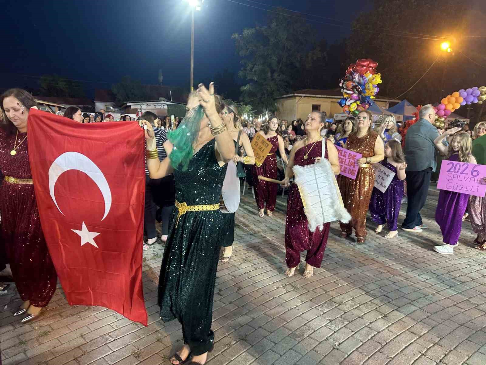 tekirdag-da-salvar-gecesi-renkli-goruntulere-sahne-oldu