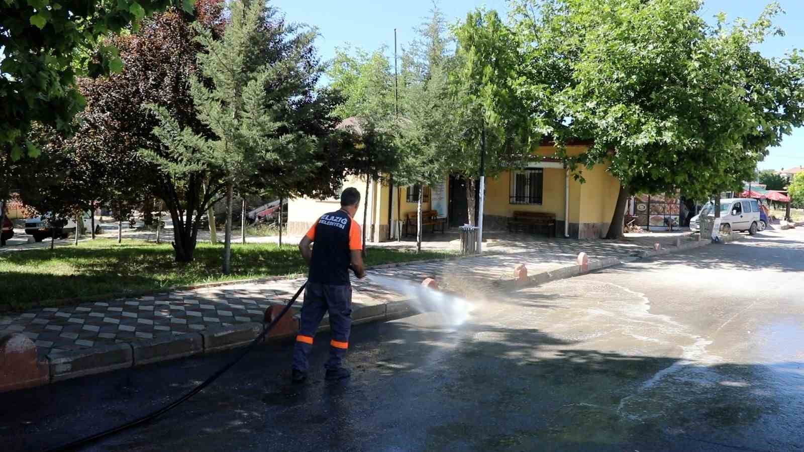 elazig-da-belediye-ekiplerinin-temizlik-mesaisi-suruyor