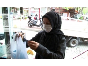 İstanbul’da 1 Liralık Maske Satışı Başladı