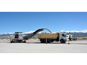 Erzurum Havalimanı’nda Çalışmalar Yeniden Başladı