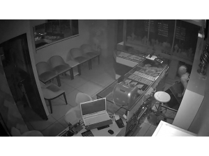 Duvar Delinerek Girilen Kuyumcu Soygunu Güvenlik Kamerasında