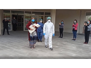 40 Günlük Bebek Korona Virüsü Yendi