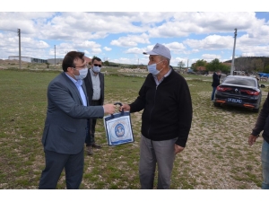 Emet Belediyesi Halka Dezenfekte Ürünleri Ve Maske Dağıtıyor