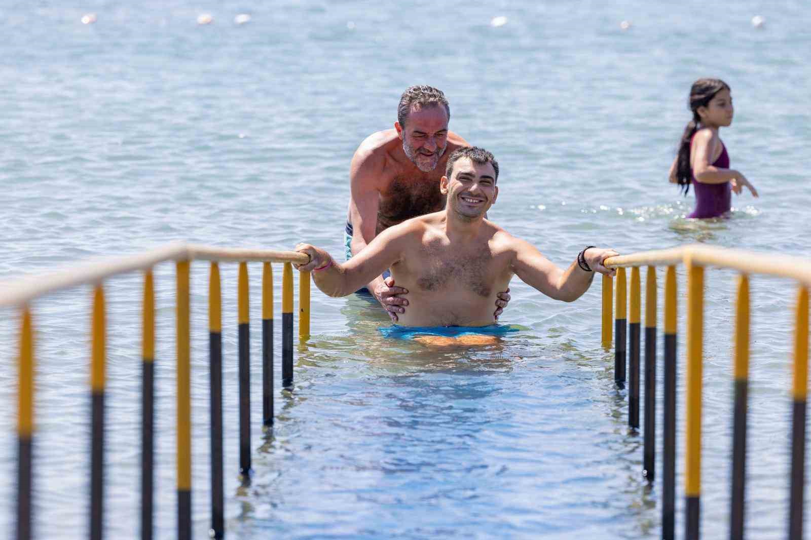 seferihisar-in-berrak-sularinda-ozgurluge-yuzduler