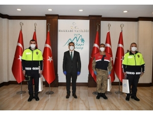 Hakkari’de Başarılı Trafik Memurları Ödüllendirildi