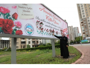 Başkan Yalçın’dan Annelere Bilboardda Gül Jesti