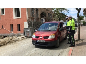Polis, Trafik Güvenliği Haftası’nda Emniyet Kemerlerini Denetledi