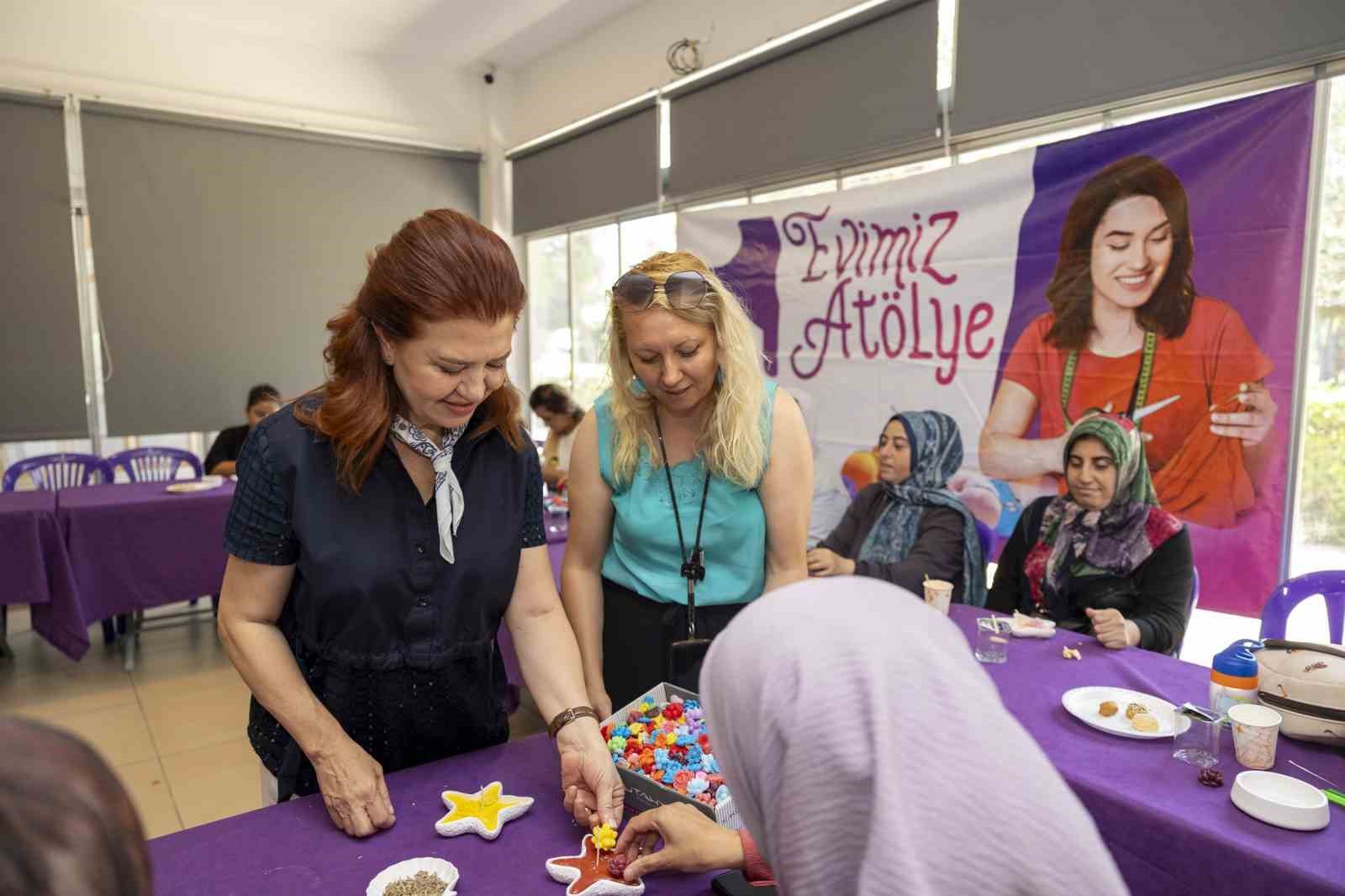 mersin-de-kadinlar-mum-yapimini-ogreniyor