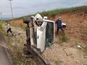 Hafif Ticari Araç Takla Attı: 4 Yaralı
