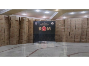 Polisten Kaçamadı, 5 Milyon 900 Makaron Ele Geçirildi