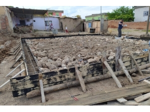 Mehmetçiğin Yardımına Koştuğu İhtiyaç Sahibi İçin Yapılan Evin Temeli Atıldı