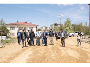 İpekyolu’nda Kangren Haline Gelen Yollar Tek Tek Açılıyor