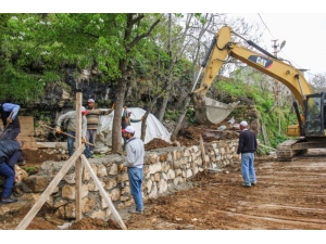 Bitlis Belediyesinden Yol Genişletme Çalışmaları